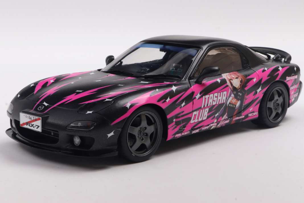 Dieser Mazda RX7 rollt als Comic in 1:18 vor