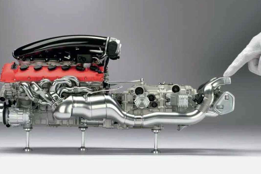 Ferrari SP3-V12-Motor von Amalgam in 1:4 - Bella Macchina