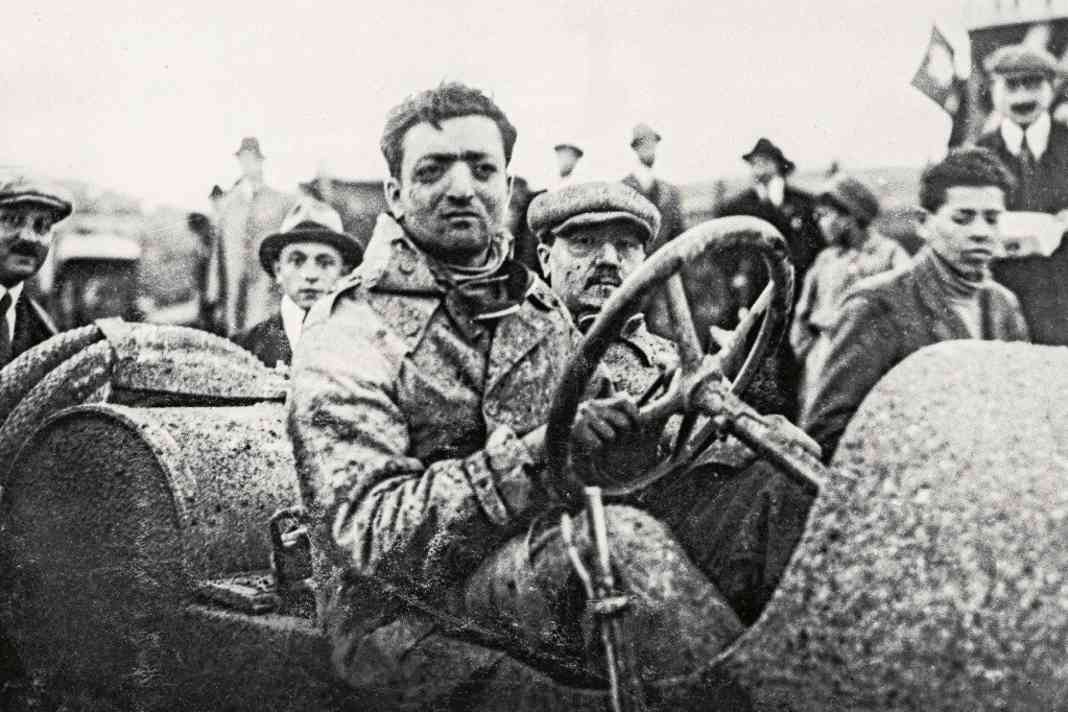 Die ultimative Enzo-Ferrari-Biografie – ENZO klopädie