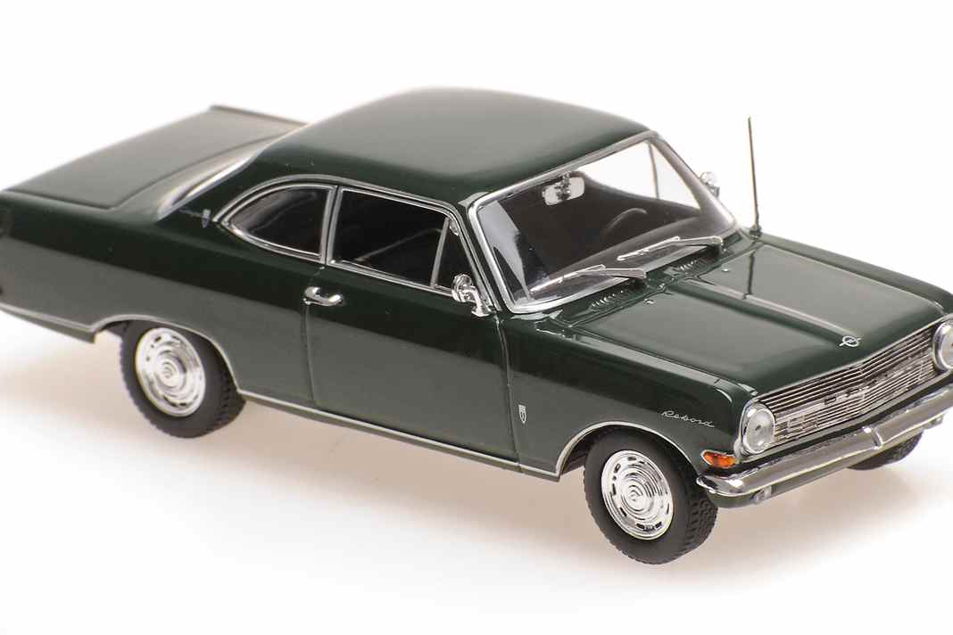 Dank Blitz und Bulli gibt Maxichamps in 1:43 mit Die-Cast-Oldtimern Gas