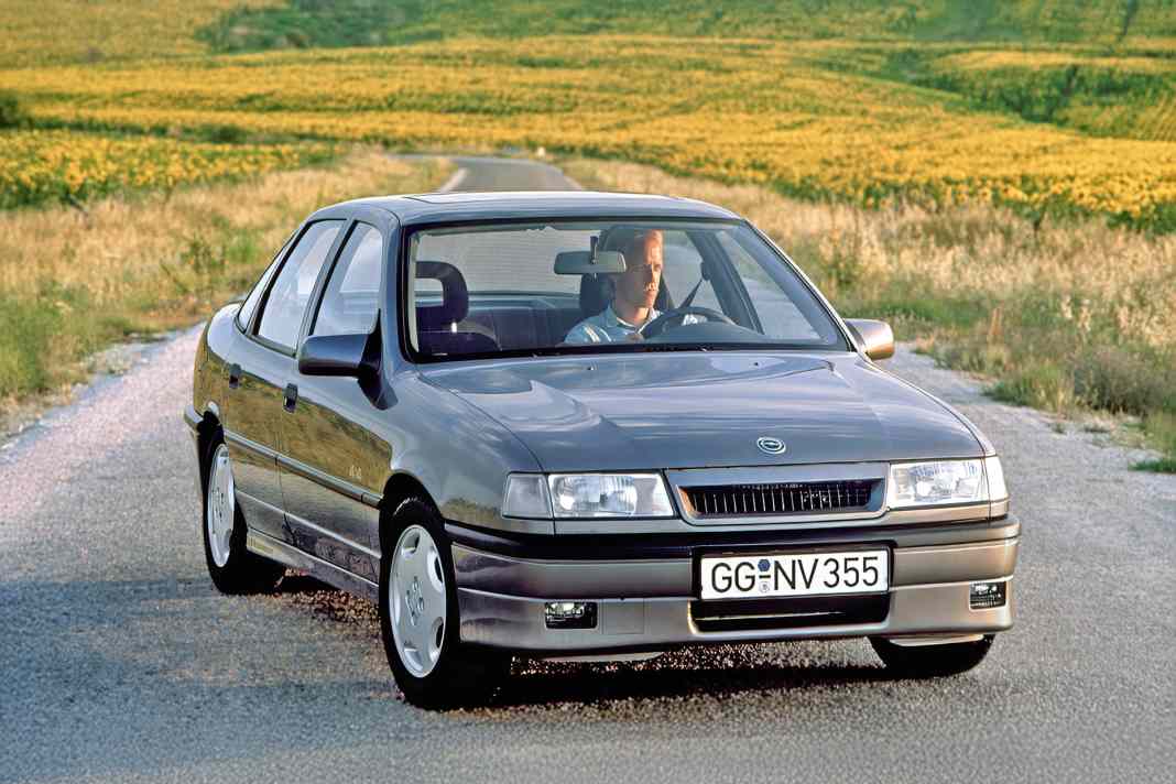 ‘90 Opel Vectra 2000 von MCG in 1:18 - Vectra, übernehmen Sie!