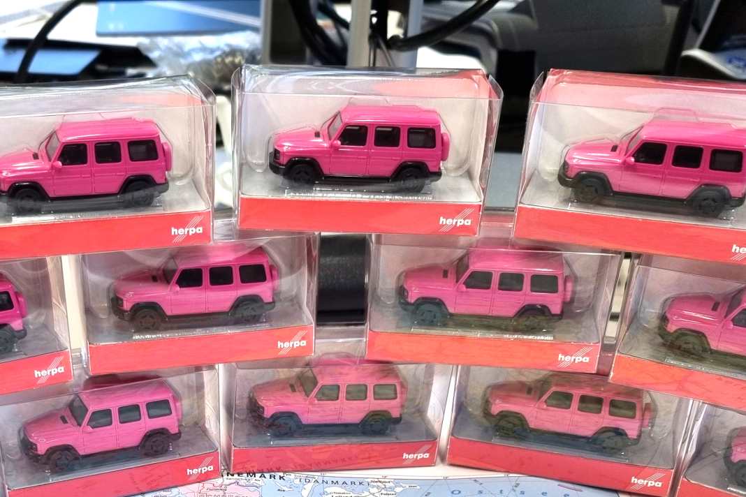 Diese pinkfarbene Mauritius baut Herpa in 1:87!
