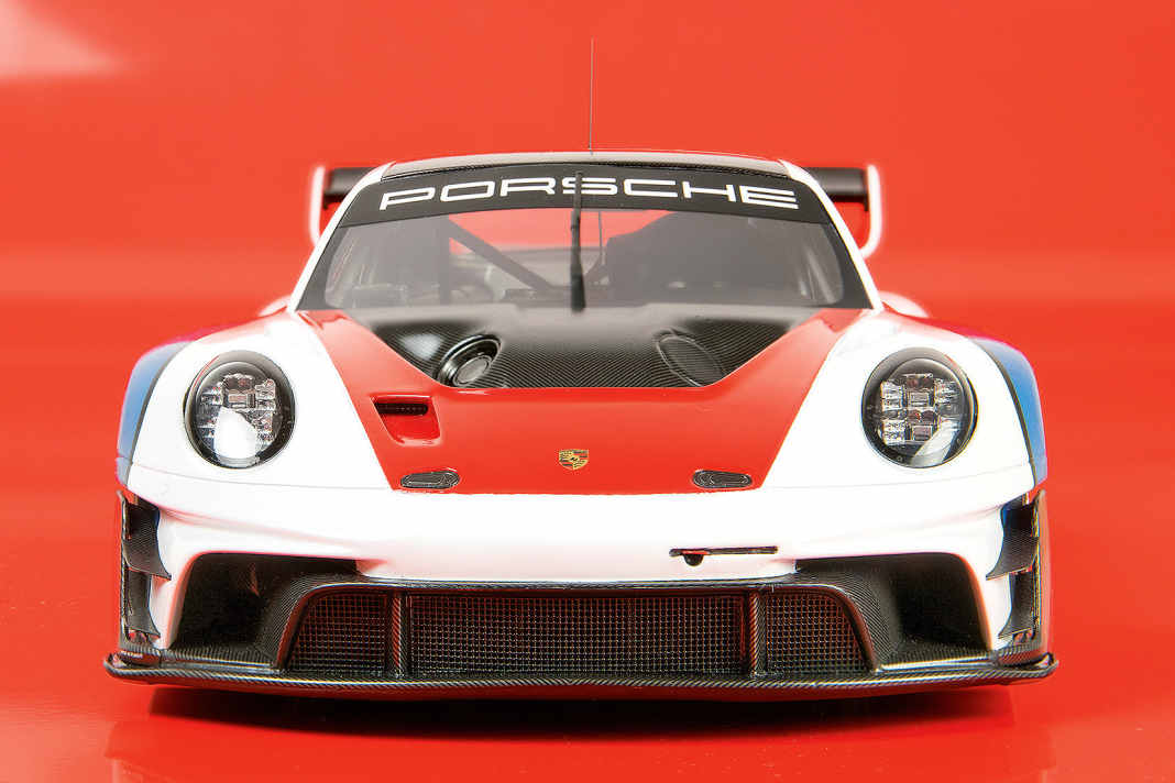‘23 Porsche 911 GT3 R rennsport von Spark in 1:18 – Grenzenlos