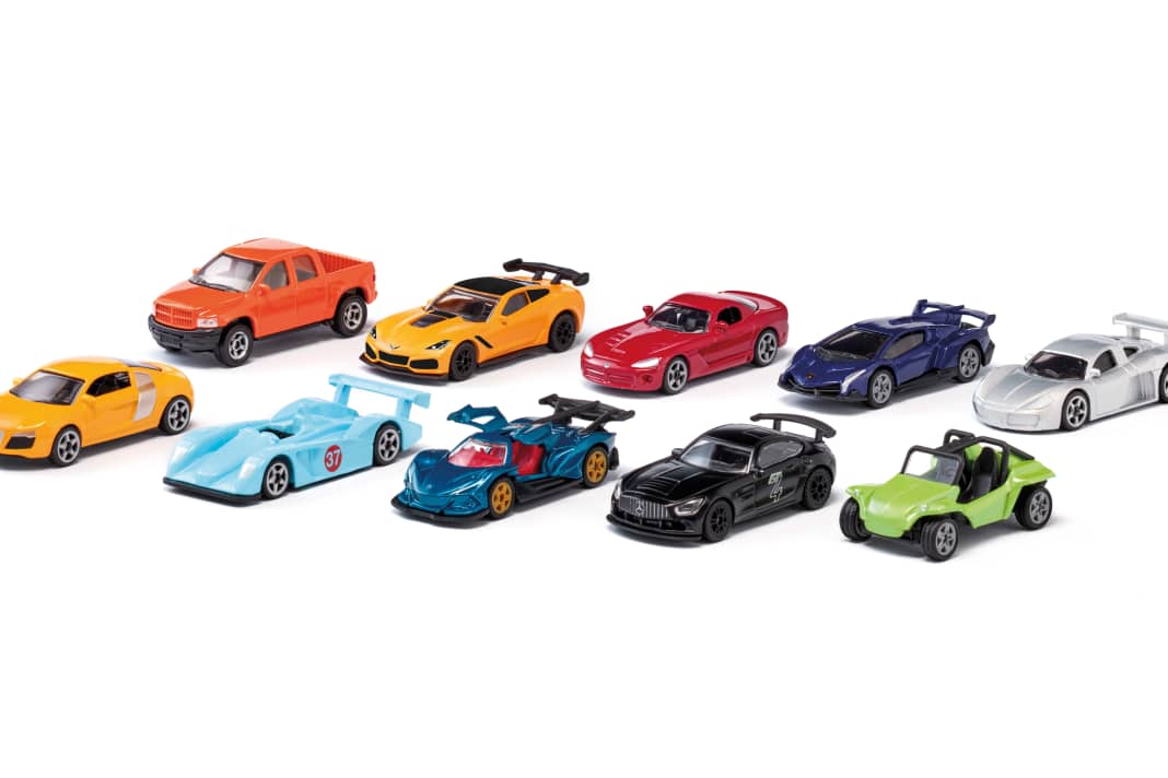 Siku packt zehn seiner 1:64-Flitzer in ein cooles Dezember-Set