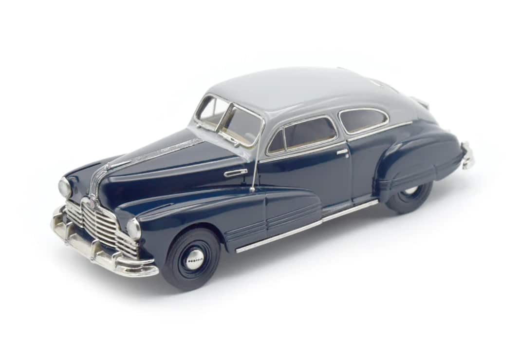 Der Pontiac Torpedo von Brooklin in 1:43 kommt schnittig daher