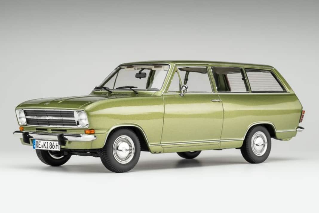 Opel Kadett B Caravan startet als 1:18-Kombi mit Die-Cast-Karosserie