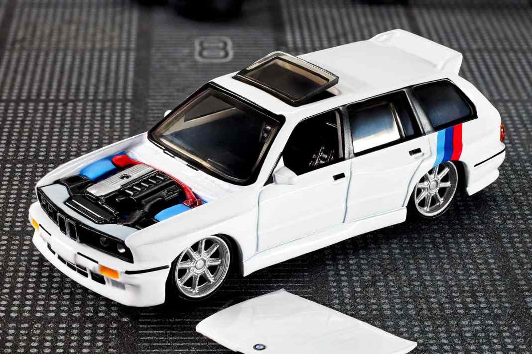 Hot Wheels zeigt Touring-BMW als 1:64-Modell