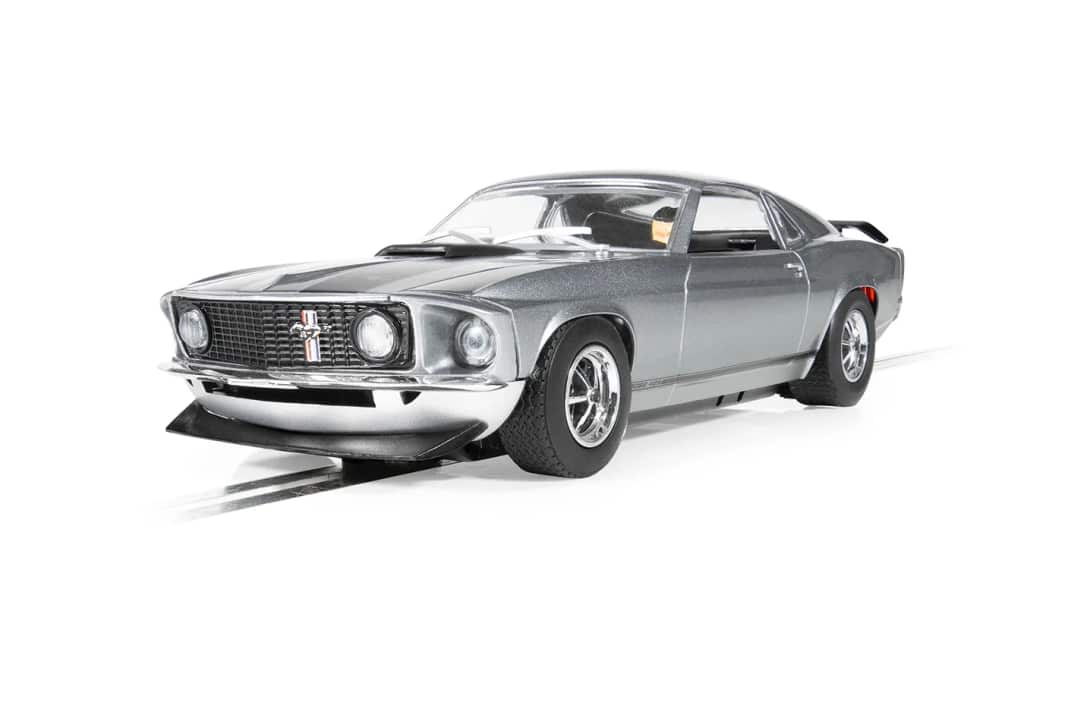 John Wicks Mustang flitzt in 1:32 dank Scalextric über die Rennbahn