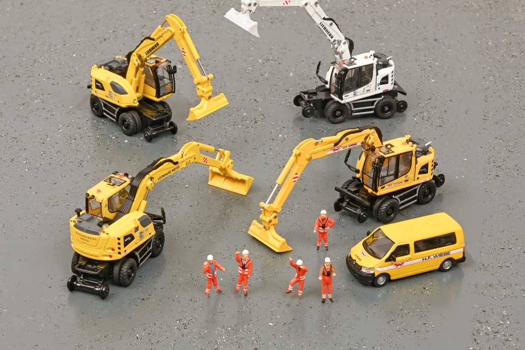 Liebherr A 922 Rail von Schuco - Fantastische 4