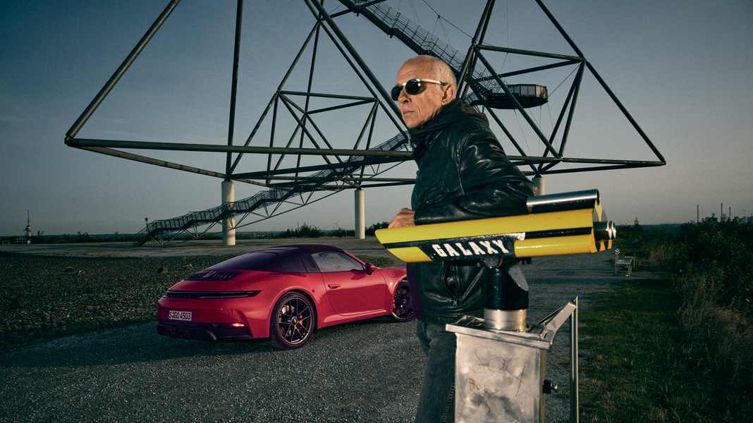 PORSCHE 911 GTS: Unter Strom