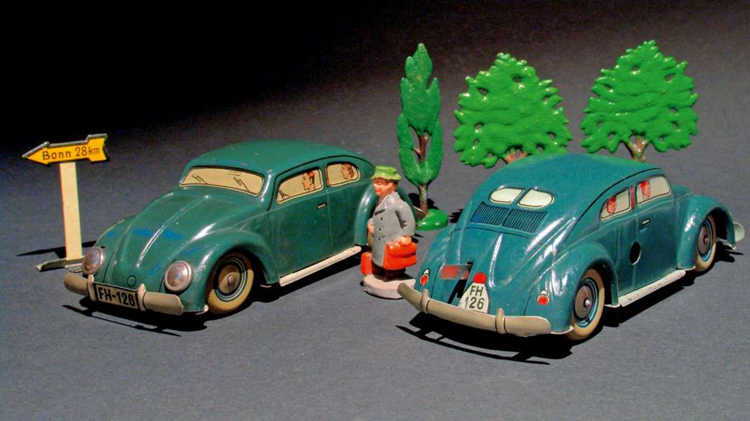 VW-Vitrine: Modelle des K.d.F.-Wagens - Der Lametta-Faktor