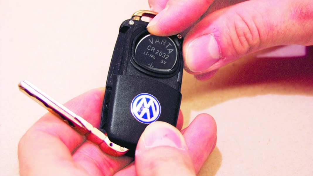 Quickservice: VW Funkschlüssel - Batterie des Funkfernbedienungsschlüssels ersetzen