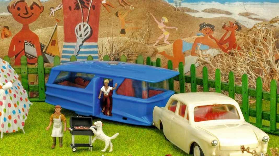 VW-Vitrine: Camping- & Urlaubs-Modelle - Sommer, Sonne, Serpentinen