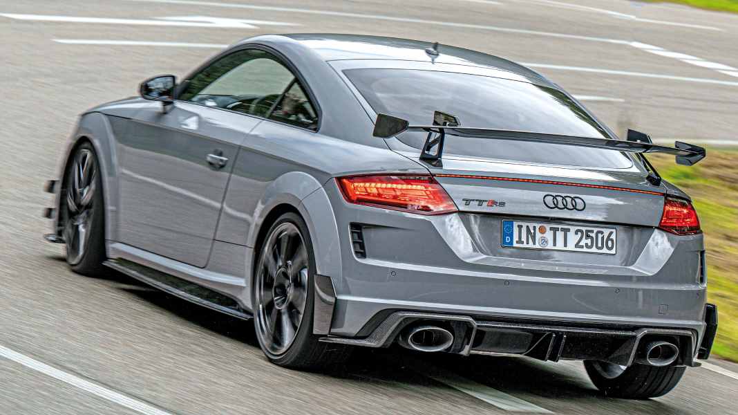 Audi TT RS - „Iconic Edition“ für eine wahre Ikone: 2.5 TFSI Quattro S-Tronic Iconic Edition