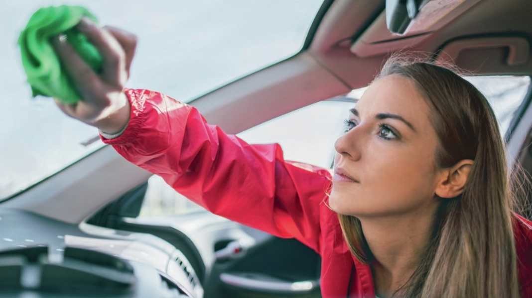 Schimmelbildung im Fahrzeug: Wie beugt man Schimmel im Auto vor?