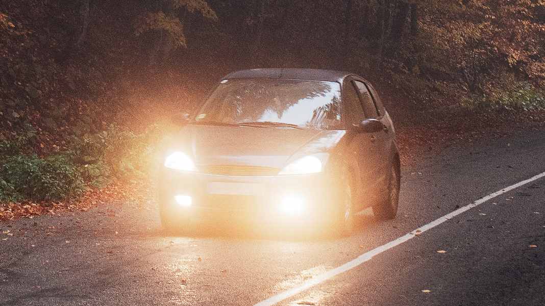 FAHREN IM HERBST: Licht im Blick