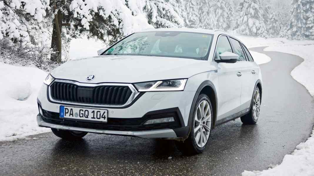 Škoda Octavia Scout, Cupra Leon, Porsche Tycan, Škoda Superb, VW Arteon: Kombis im Schnee-Gestöber