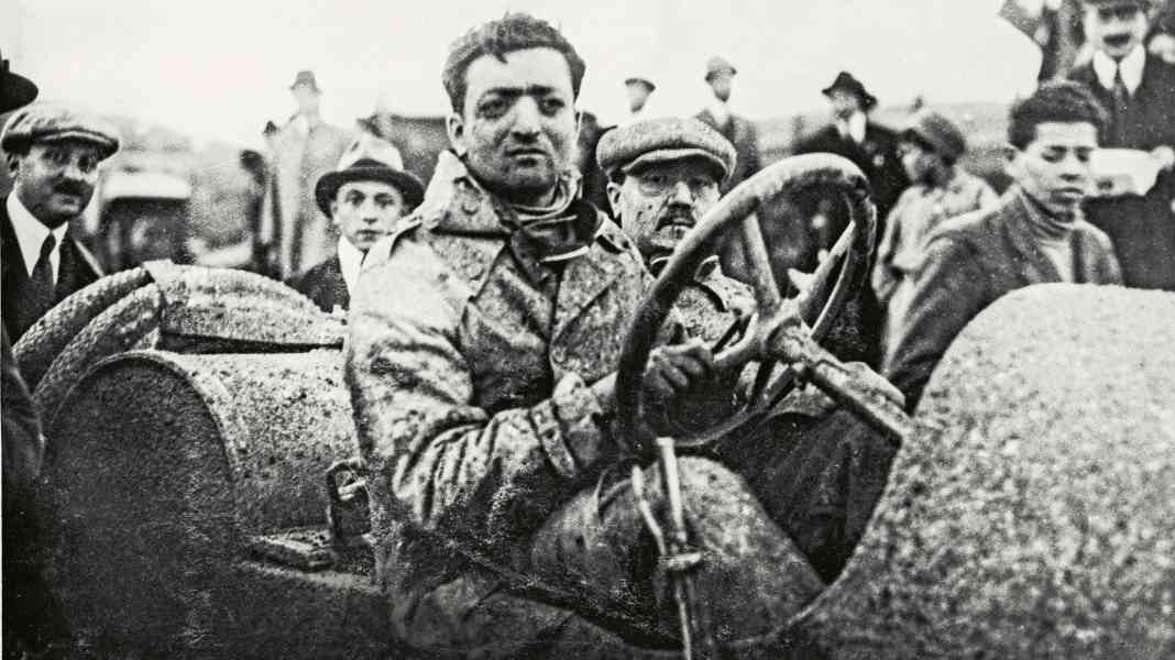 Die ultimative Enzo-Ferrari-Biografie – ENZO klopädie