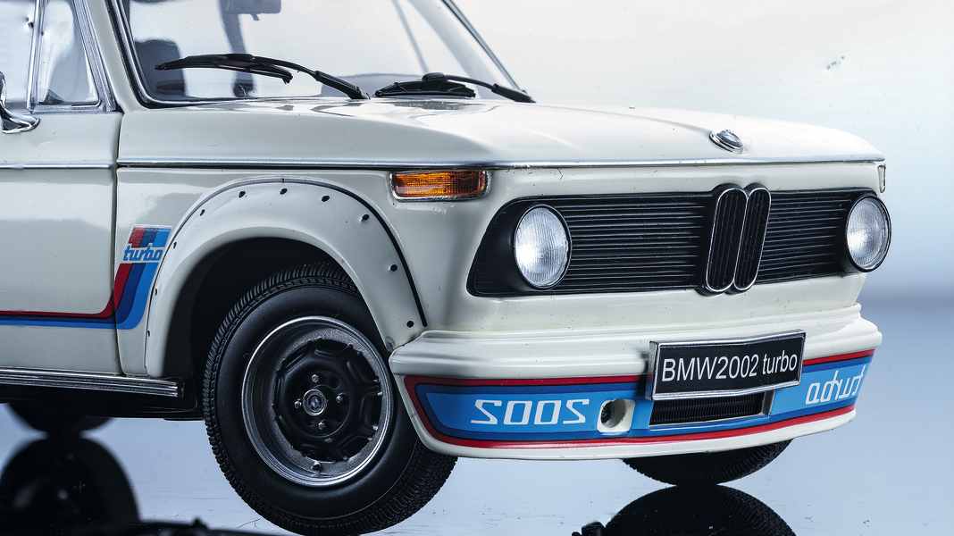 Öl ins Feuer: Drei ‘73 BMW 2002 turbo in 1:43 und 1:18