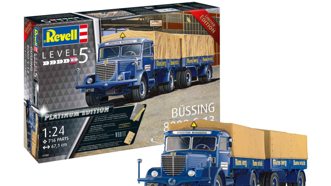 Revells schöner Zug: der Büssing 8000 fährt in 1:24 vor