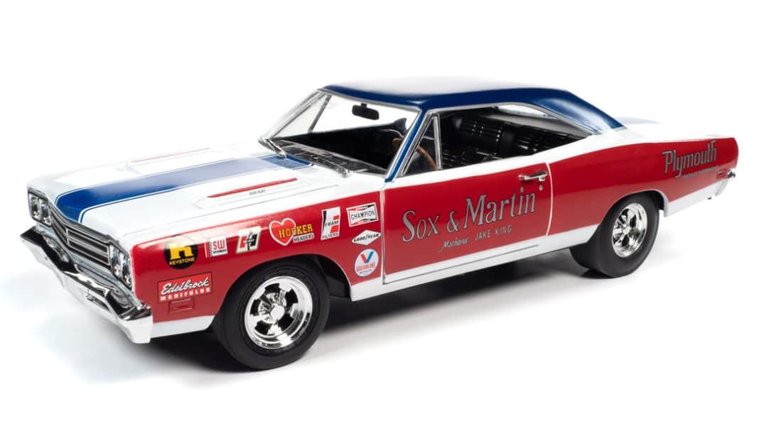 Sox & Martin war bei den Stockcars so was wie Martini. Ein Plymouth des Teams kommt in 1:18.