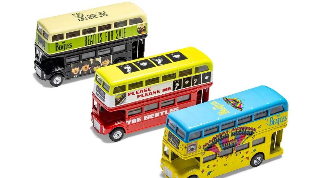 Yeah! Yeah! Corgi macht London-Busse in 1:76, bei denen echt Musik drin ist