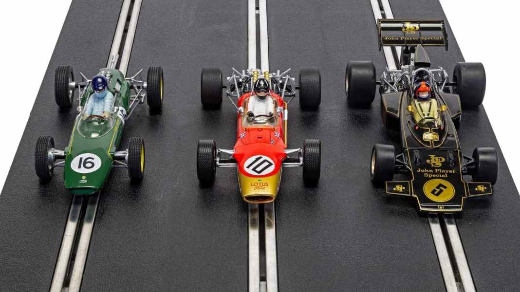 Scalextric feiert Colin Chapman mit Lotus-Set in 1:32 für die Rennbahn