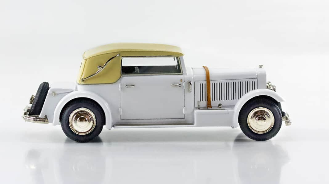 ’31 Adler „Walter Gropius“ Standard 8 von Autopioneer in 1:43 – Bauhaus-Saus