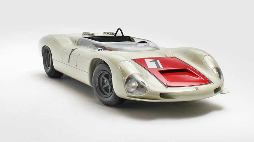 Offen für Berge: ’67 Porsche 910-8 Bergspyder von Matrix in 1:18