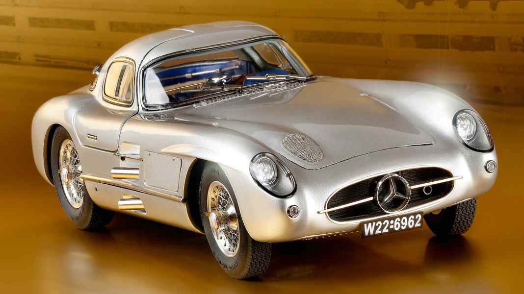 Der Überirdische: Mercedes-Benz 300 SLR Uhlenhaut von CMC in 1:18