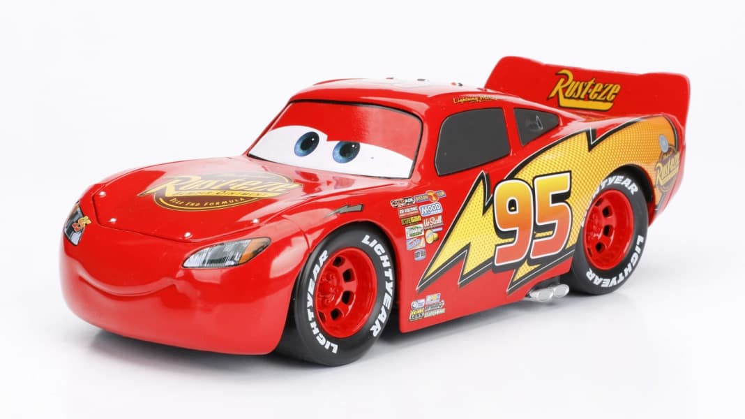 Ka-Chow! Jada schiebt Lightning McQueen vom Disney Film “Cars” aus der 1:24-Box