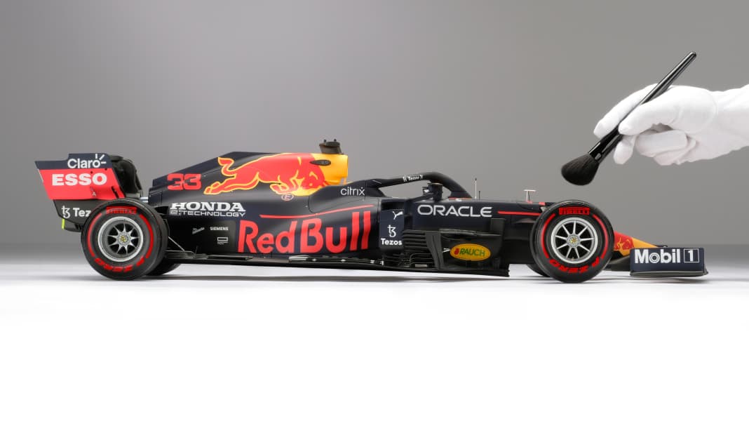 Amalgam stellt den Weltmeisterwagen von Max Verstappen im Riesenmaßstab 1:8 vor