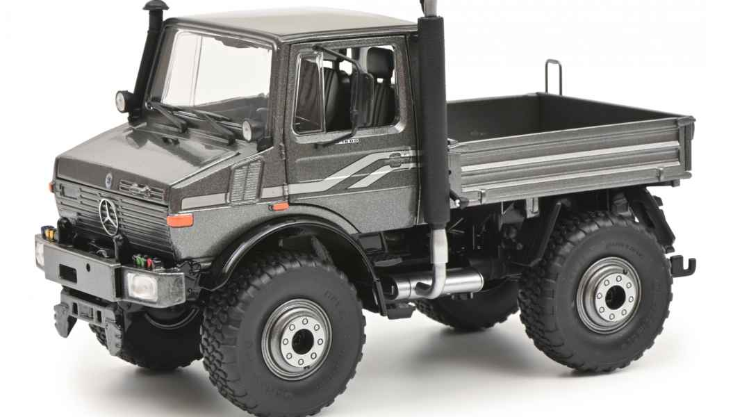 Der neueste Unimog U 1600 von Schuco im Maßstab 1:32 trägt jetzt Graumetallic