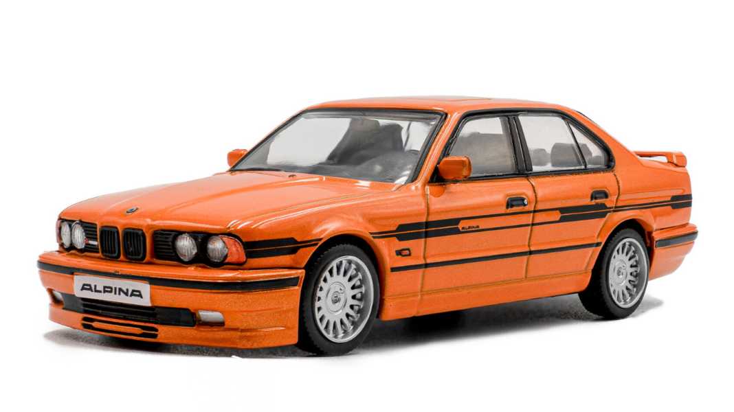 Solido überrascht mit orangefarbenem Alpina Bi-Turbo als 1:43er