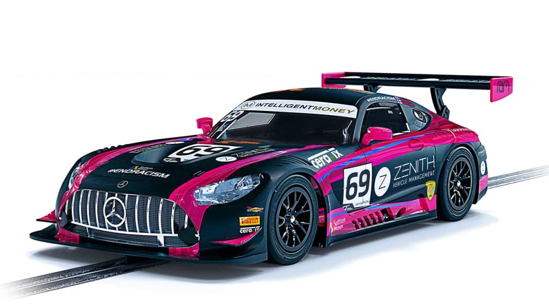 Scalextric schiebt 2022 zwei GT-Neuheiten für die Autorennbahn in 1:32 aus der Box