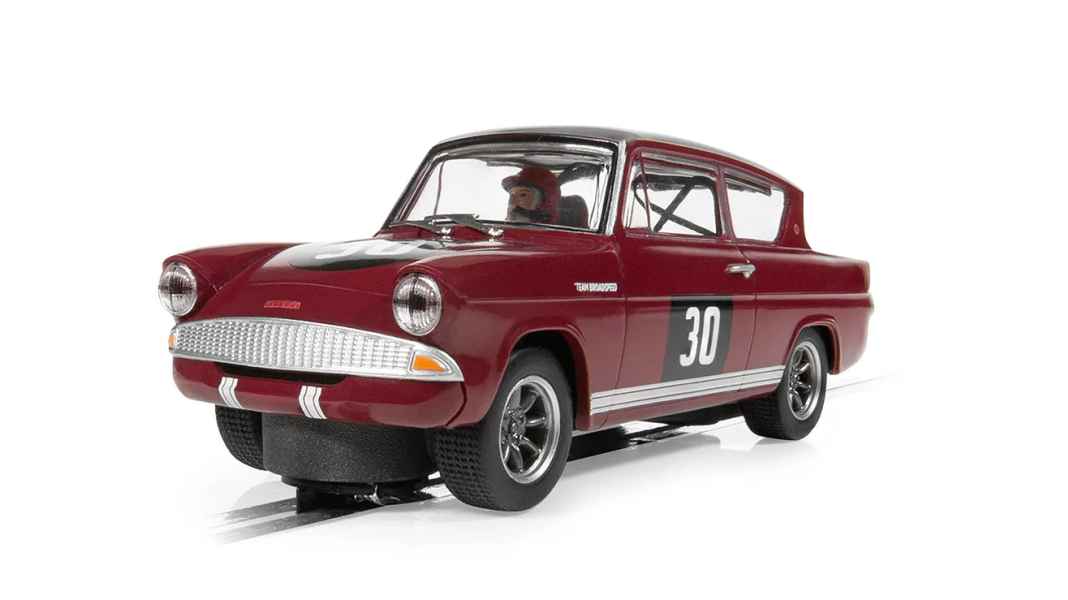 Rot, klein, quirlig: Scalextric bringt GTI und Ford Anglia in 1:32
