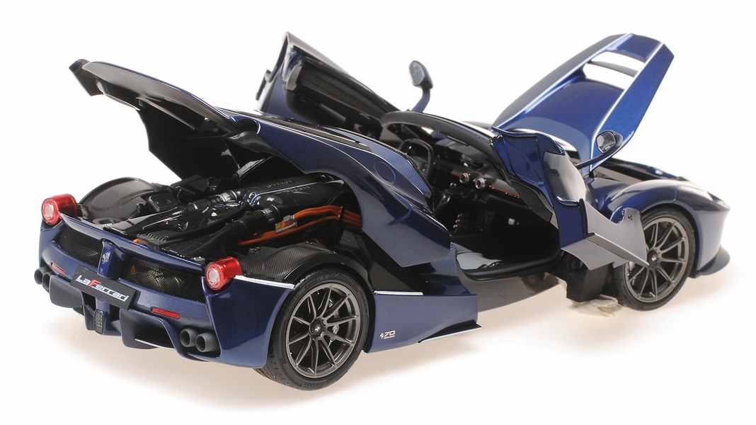 BBR bringt LaFerrari Aperta in Blue Tour de France und 1:18