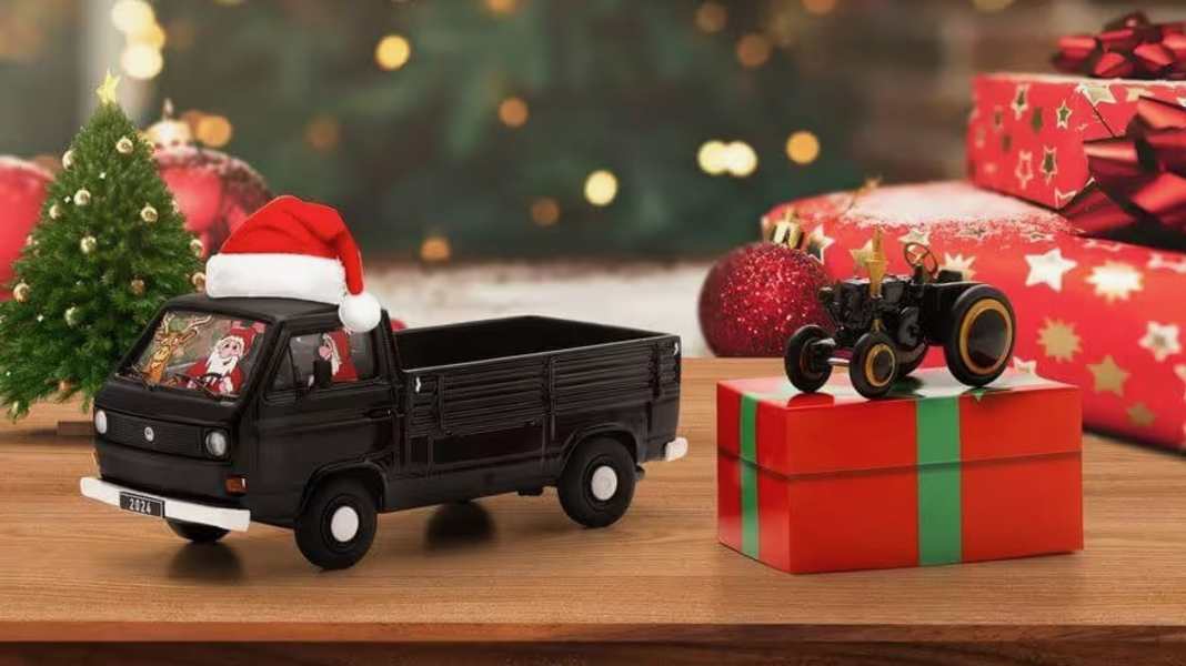 Schuco setzt bei seinem Weihnachtsmodell auf den VW Bulli in 1:43