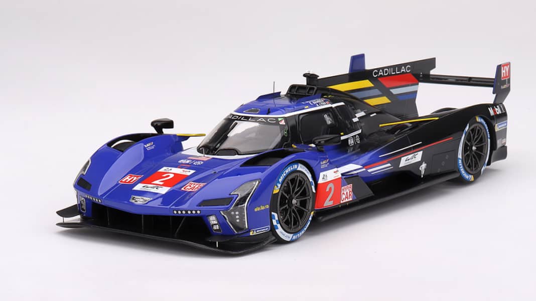 Top Speed bringt den Drittplazierten Le-Mans-Cadillac auch dreckig in 1:18