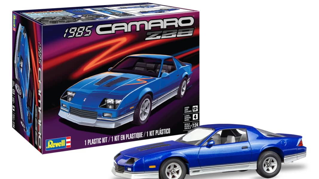 Revell bringt V8-Camaro mit Schaltgetriebe als 1:24-Bausatz