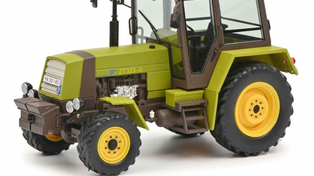 Schuco bringt den Fortschritt-Traktor ZT 323 in 1:32 heraus.