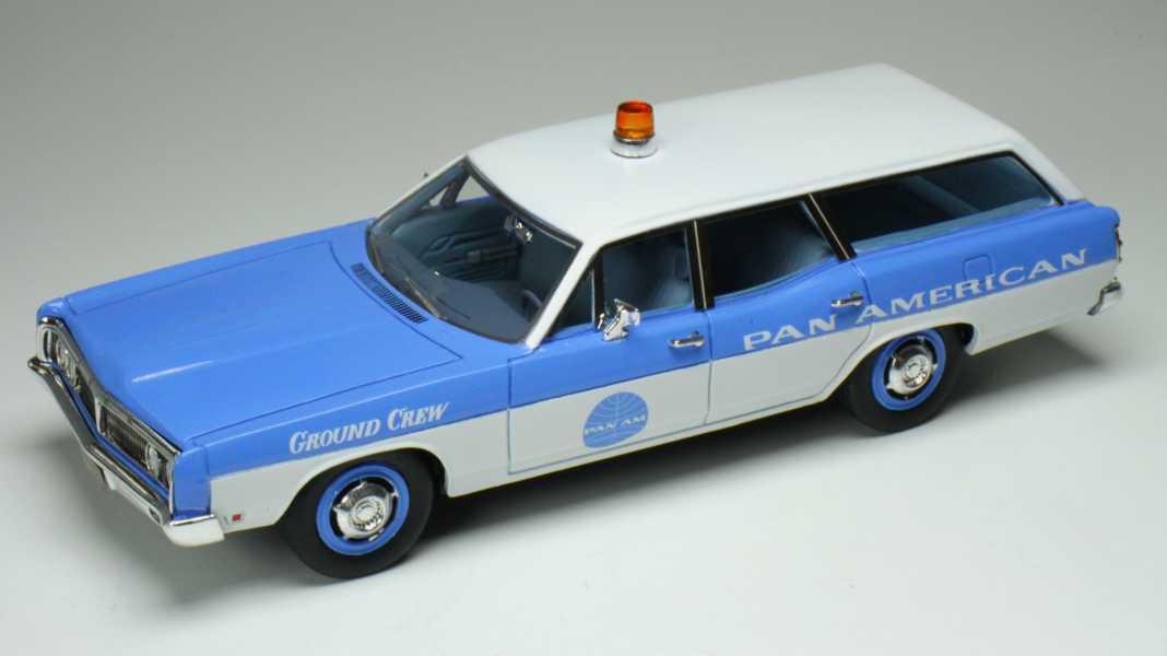 Goldvarg setzt gleich viermal auf den Ford Galaxie Station Wagon in 1:43