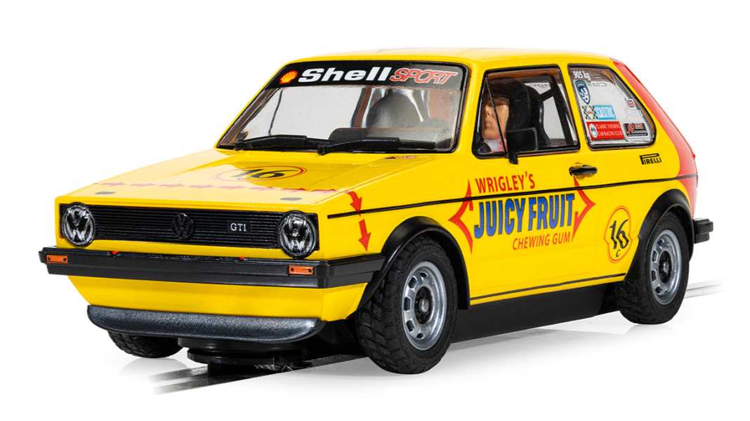 Scalextric bringt Malcolm Jeffs' bunten Kaugummi-Golf I in 1:32