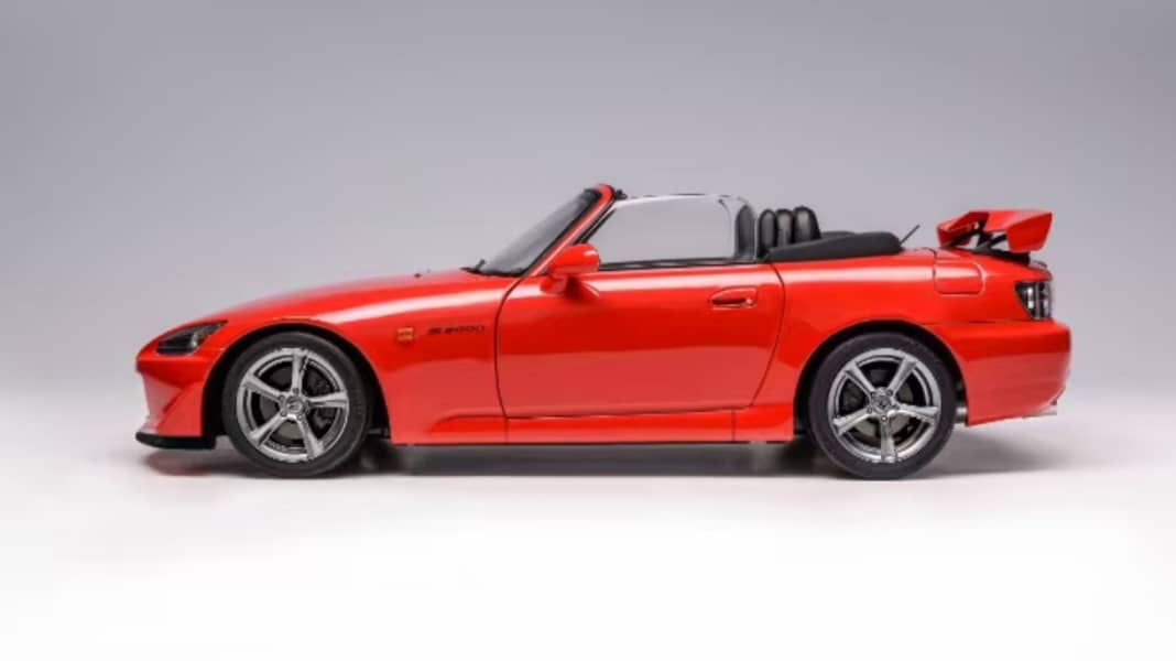 Motorhelix kündigt Honda S 2000 in 1:18 mit Topdetails an