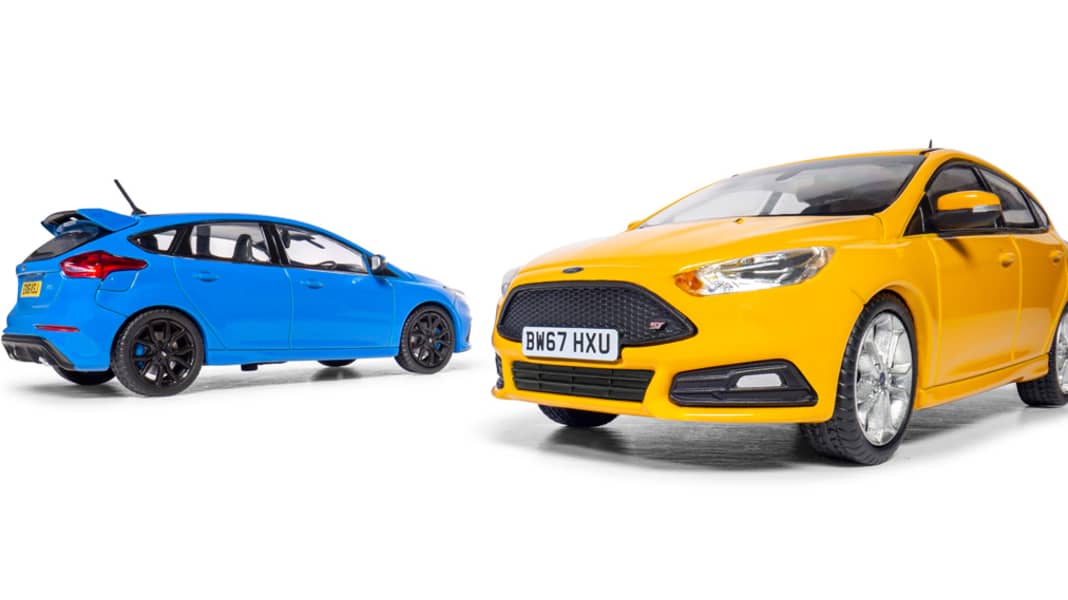 Wenn Corgi “Hot Hatch” denkt, bringt Vanguards zwei Ford Focus in 1:43