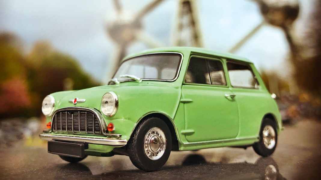 Austin Mini von Minichamps in 1:43 – Kernspaltung