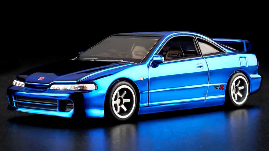 Hot Wheels` Honda Integra R fährt in 1:64 und Blaumetallic vor