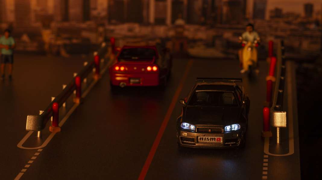 Dieser Nissan Skyline GT-R von Kyosho ist eine 1:64-Lichtgestalt