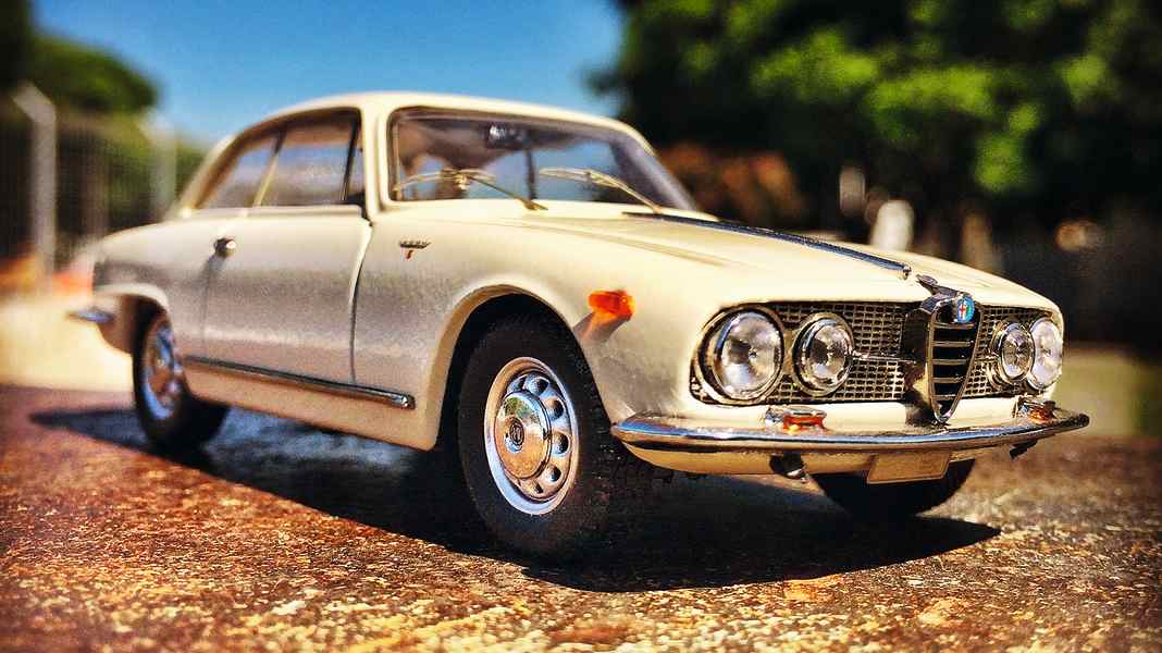 SAMMELN: Alfa Romeo 2600 von Bang in 1:43 - Designer-Traum