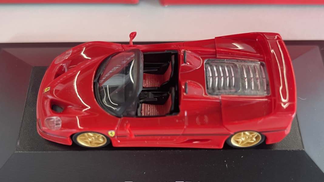 Wir lösen das Ferrari-Rätsel auf: Beim NAM parken neue Herpa-F50 in 1:87